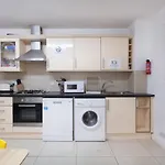 Tooting Broadway Studios & Rooms By Dc London Rooms